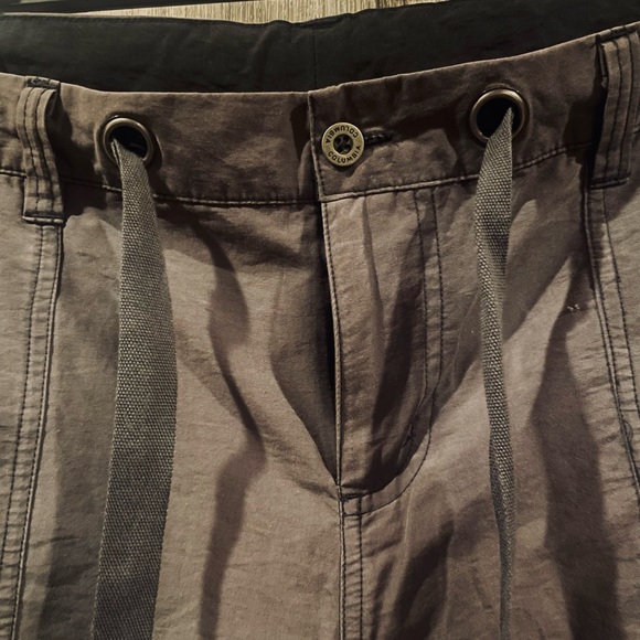 Columbia lightweight Med. zip short w/ drawstring. Front pockets lay flat. Nice - Picture 2 of 5